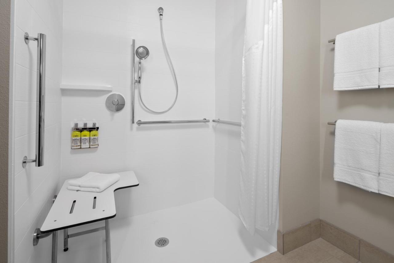 Holiday Inn Express & Suites - Elkhorn - Lake Geneva Area By Ihg Exterior foto